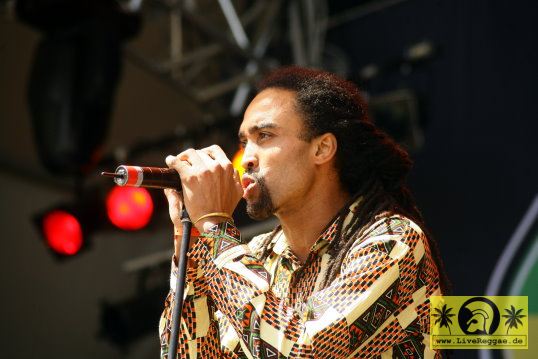 Ade Bantu (D) and The Afrobeat Academy Band 22. Summer Jam Festival - Fuehlinger See, Koeln - Green Stage 08. Juli 2007 (15).JPG